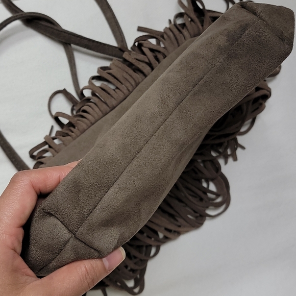 Ecoté suede fringe crossbody bag - Picture 13 of 15